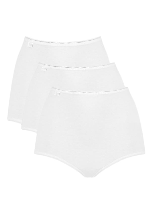 Perfect for every day wear, these 24/7 Cotton Maxi briefs are a staple piece in your lingerie collection. This multi pack of briefs comes in 3 different colours - all black, all white or all blush. The elasticated waist provides the perfect fit and lined gusset for all day comfort.