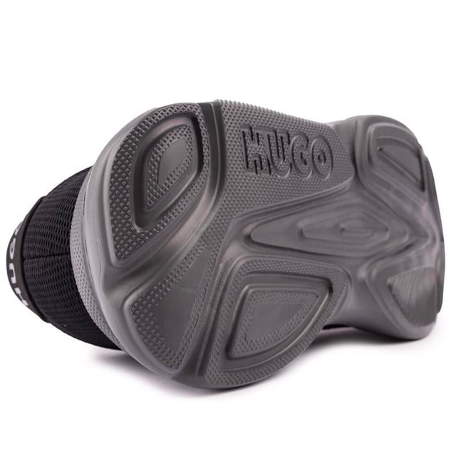 Hugo Leon Runn Entrenadores Estas zapatillas grises Leon Runn son unas zapatillas HUGO con cordones y estilo atlético con una parte superior mixta de primera calidad. con superposiciones llamativas. Detalles de costuras decorativas y marcas famosas. La zapatilla de estilo running contemporáneo tiene un grosor. suela elegante. una plantilla acolchada y un cuello acolchado para mayor comodidad. No importa si quieres hacer una declaración de moda de diseñador o hacer ejercicio en el gimnasio con estilo. Estos son tus corredores preferidos.
