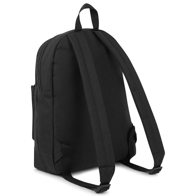 Der Lyle & Scott-Rucksack ist schon so lange, wie wir uns erinnern können, ein Muss in unserem Zubehörsortiment. Geprägt von unserem Golden Eagle Schriftzug, ist dieser Rucksack ebenso vielseitig wie langlebig. Ob Sie zur Arbeit gehen oder am Wochenende einen Spaziergang machen, dieser Rucksack ist auf alles vorbereitet. Komplett mit gepolsterten Gurten für maximalen Komfort und robusten Reißverschlüssen.
