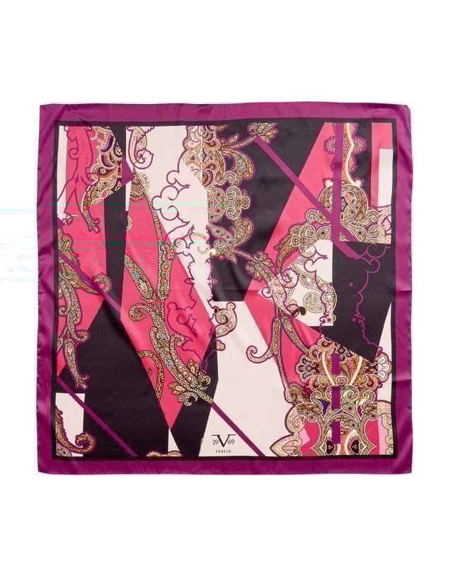 Made in Italy
  Multicolor CASHMERE V01 design
  100% polyester composition
  Measures 90x90 cm
  Suitable for all seasons and occasions
100% POLYESTER