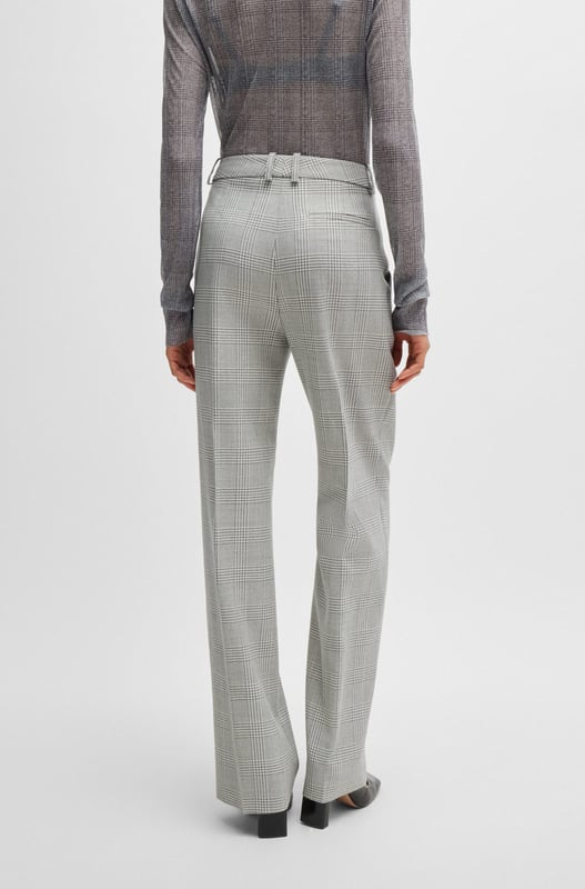 Broek met plooien aan de voorkant van BOSS. Deze rechte broek heeft een Glen-ruitpatroon en is gemaakt van zachte scheerwol. Dit product is gemaakt van wol uit verantwoorde bronnen. Verantwoorde wol betekent voor ons muildiervrij en voldoet aan de normen van de Five Freedoms van dierenwelzijn.- Rechte pasvorm.- Haak- en ritssluiting.- Rechte pijp.- Zakken onder voor: Franse zak.- Zakken onder achter: Gevoelde zak. Materiaal: 100% scheerwol. Ref: 50525277976.