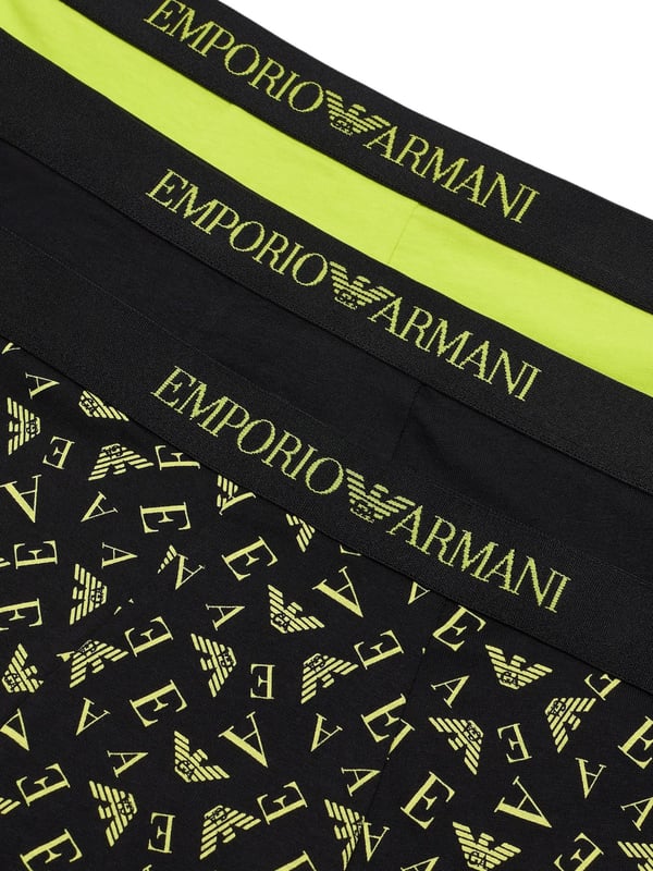 Prachtige korte broek van het merk Emporio Armani. Comfortabele pasvorm, hoogwaardige materialen en subtiele motieven en logo's kenmerken deze broek. Praktisch sportief en modieus elegant tegelijk - perfect voor elke gelegenheid!