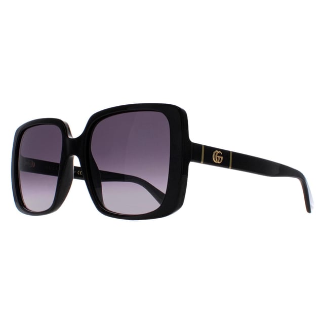 Gucci Square Womens Black Grey Gradient GG0632S zonnebril is een modern vierkant montuur dat moeiteloos bij elke outfit past. Het montuur is gemaakt van hoogwaardig acetaat, dat bekend staat om zijn duurzaamheid en lichte gewicht, wat zorgt voor een comfortabele pasvorm. Het Gucci-logo staat op de slanke poten voor de authenticiteit van het merk.