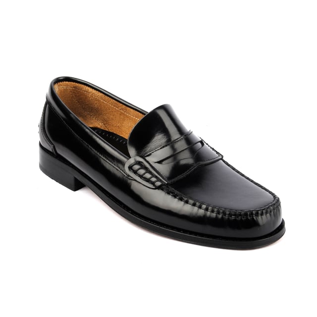 Unsere Loafer unterscheiden sich immer vom Rest der Konkurrenz ... und dieses Mal erreichen wir das auf zwei Arten. Erstens ist der Sotoalto Royal Flex handgenäht und sein Boden ist aus Leder, aber wir verwenden ein flexibles Leder, etwas, das kaum