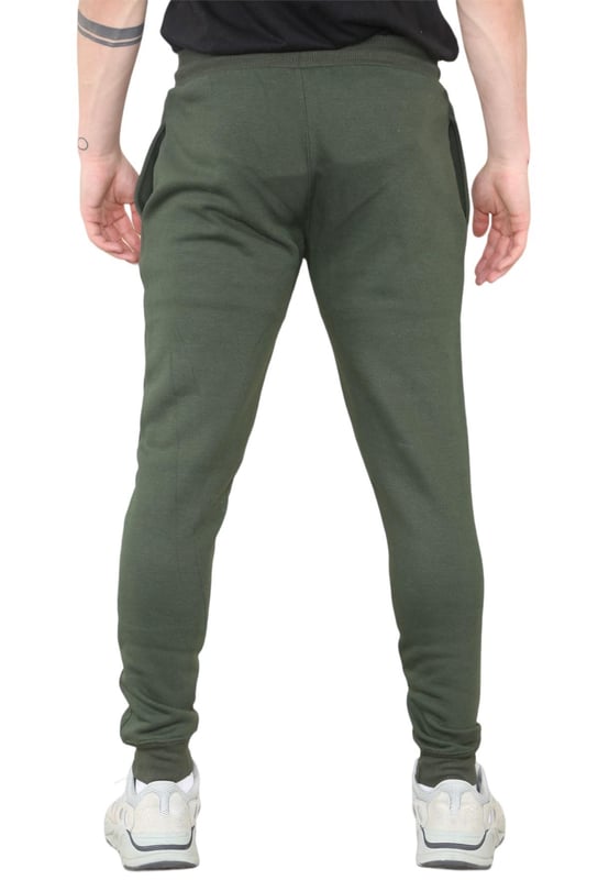 MYT Heren trainingspak met ronde hals en pullover. MYT-borduurlogo op borst en linkerbeen. Fleece met borstelrug. Met geribbelde taille en manchetten. Slim-fit joggingbroek met 2 zakken. Elastische taille met trekkoord.