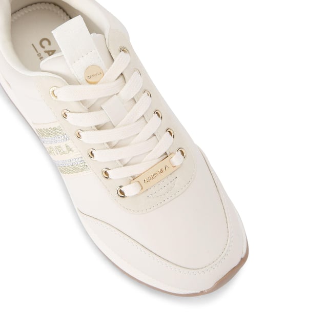 This Frame Runner trainer is crafted in beige with a flat lace up front. There are gold Icon C branding features across the trainer. The sole in pumped in white.