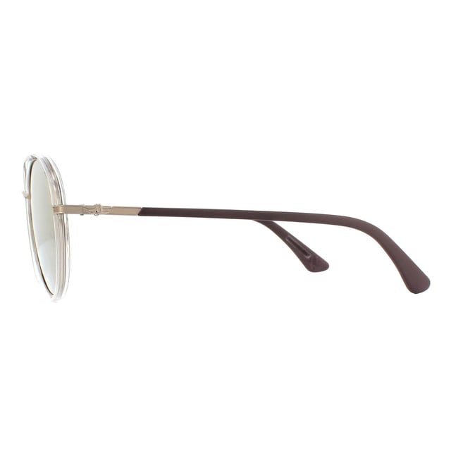 Las gafas de sol Police SPL870 Coupe 1 8ffg Light Gold Grey Brown Gold Mirror son un estilo redondo contemporáneo con doble puente, frontal metálico y patillas de plástico. En cada patilla luce el emblemático logotipo "P" de la policía gótica.