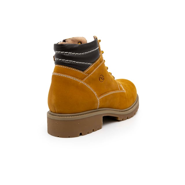 Especificaciones: Bota para niño confeccionada en ante con costuras en contraste, cierre con cordones y cremallera lateral y logo estampado en caliente en el lateral Parte superior: Piel Altura: 10 cm superior Tipo de suela: Suela con tacón de bloque de 3 cm Calzado Nero Giardini todos son MADE IN ITALIA