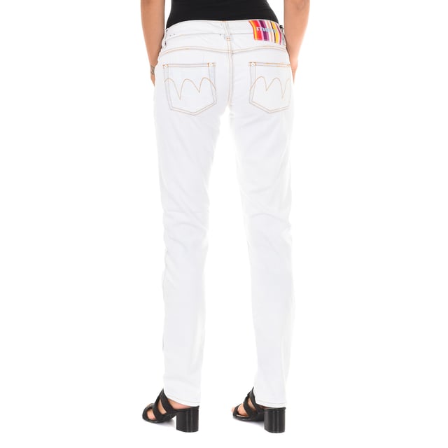 Long jeans. 
 Color off white 
 Waist with belt loops. 
 Button and zip closure on the front. 
 Two pockets on the front. 
 Two open pockets on the back. 
 Narrow cut hem. 
 Brand name patch on the back of the waistband. 
 Broken effect. 
 Matching seams. 

 Composition: 
 - 95% Cotton - 5% Elastane. 

 Washing instructions: 
 - Wash maximum at 40ºC. 
 - Iron at medium temperature. max. 110ºC. 
 - Lets you use a dryer. 
 - Do not use bleach. 
 - Does not support dry cleaning. 

 Composition: 95% Cotton, 5% Elastane
 Care:
- Wash maximum at 40ºC.
 - Iron at medium temperature. max. 110ºC.
 - Allows you to use a dryer.
 - Do not use bleach.
 - Does not support dry cleaning.
