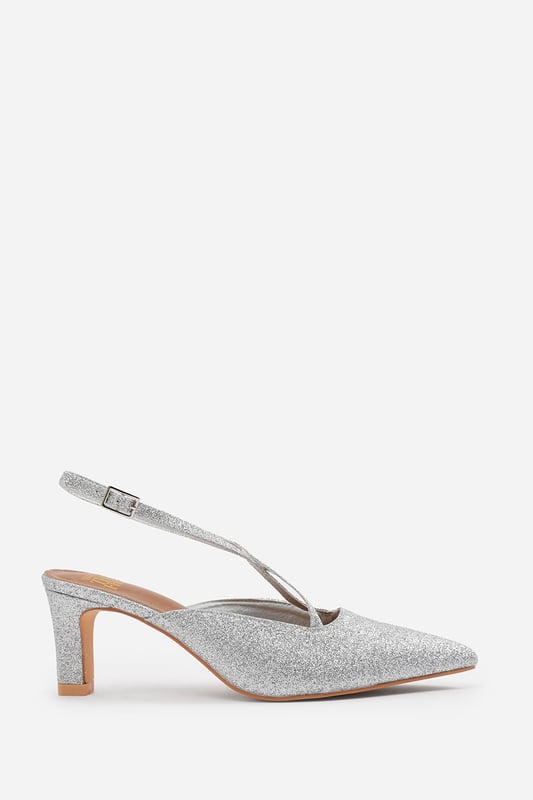 Wheres That From Womens 'Raizel' Pointed Toe Low Block Heel With Cross Over Ankle Strap Elevate your style with our Raizel Pointed Toe Low Block Heel With Cross Over Ankle Strap. These heels are the perfect addition to your shoe collection, offering a fashion-forward design combined with comfort.
Key Features:
Pointed Toe: The pointed toe of these heels adds a touch of sophistication and elegance to your look. It creates a sleek and stylish silhouette that can elevate any outfit.
Low Block Heel: The low block heel provides the perfect amount of height without sacrificing comfort. It offers stability and support, allowing you to confidently walk and stand for extended periods.
Crossover Strap: The crossover strap detail adds a trendy and modern element to these heels. It not only enhances the visual appeal but also provides additional support and security, ensuring a comfortable fit.
Durable Construction: These heels are made from high-quality materials that are built to last. The sturdy construction ensures durability and longevity, allowing you to enjoy these stylish heels for years to come.
Specifications:
Design: Pointed toe low block heel with crossover strap
Heel Height: 2.5' (6.3cm) approx
Closure: Buckle
Step up your style game with our Raizel Pointed Toe Low Block Heel With Cross Over Ankle Strap. These heels offer a combination of fashion and comfort, allowing you to showcase your unique style while staying comfortable throughout the day. Add a touch of elegance to any outfit with these versatile and stylish heels.
