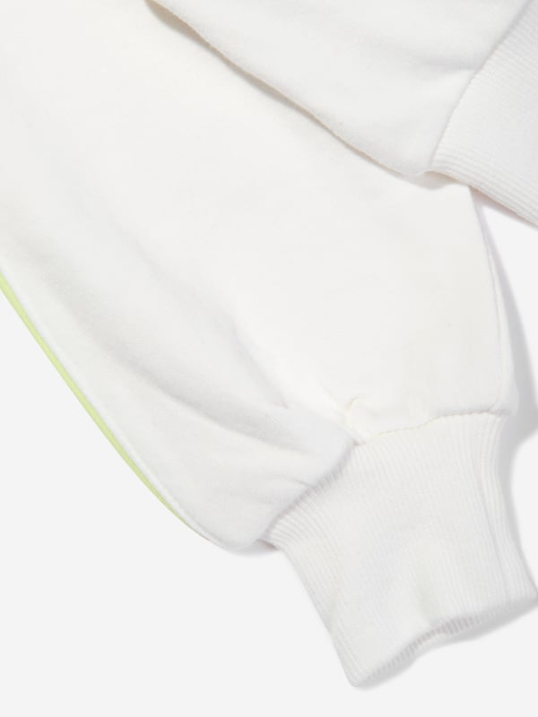 Converse combine 70s nostalgia with new innovative properties. This girls hoodie is reflective of the American label's preference for authentic streetwear. Crafted in a beautiful cotton blend via balloon effect long sleeves and a stitched neon front hidden Velcro pocket with Converse silver metallic detail adorned on the front. ‚Ä¢ Quarter Zip Fastening ‚Ä¢ Ribbed Trims ‚Ä¢ Neon Green Trims ‚Ä¢ 60% Cotton ‚Ä¢ 40% Polyester