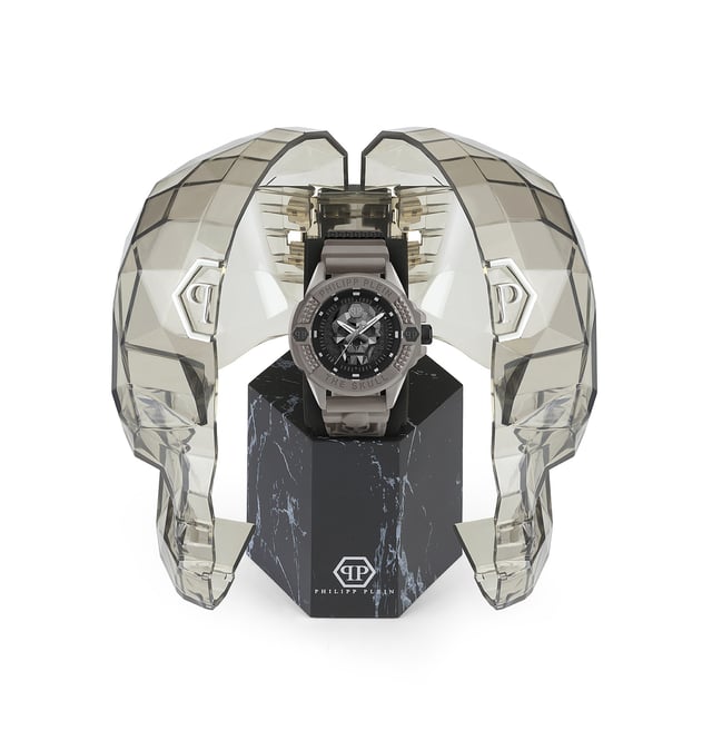 This Philipp Plein The $kull Ecoceramic Analogue Watch for Men is the perfect timepiece to wear or to gift. It's Taupe 44 mm Round case combined with the comfortable Taupe Silicone watch band will ensure you enjoy this stunning timepiece without any compromise. Operated by a high quality Quartz movement and water resistant to 5 bars, your watch will keep ticking.