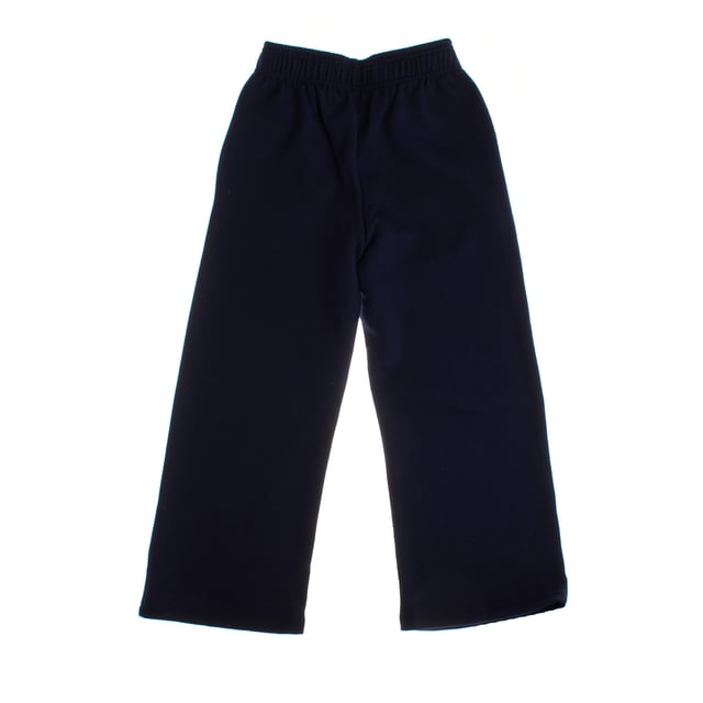 Pantalón deportivo para niña con un diseño cómodo y moderno. 

Confeccionado en un tejido suave, presenta una cintura elástica que garantiza un ajuste cómodo y fácil de poner y quitar. 

El pantalón cuenta con piernas anchas que ofrecen libertad de movimiento y un estilo relajado. 

Incluye bolsillos laterales prácticos para mayor funcionalidad, y el logotipo de GAP estampado en la parte delantera añade un toque distintivo. 

Perfecto para actividades cotidianas o para relajarse con estilo.
 Composición: 77% Algodón, 23% Poliéster
 Cuidados:
- Lavar a máquina con agua fría.
- Utilizar colores similares en el lavado.
- Evitar el uso de blanqueadores.
- Secar a baja temperatura en secadora.
- No planchar.
- No lavar en seco.