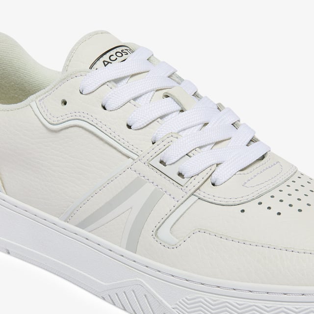 Triangular design on the upper to honour a vintage racket from the 80s • Leather uppers with premium suede accents • Embossed printed crocodile on heel counter • Rubber outsole.
