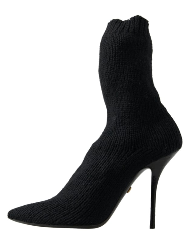 <ul>
  <li>Botas de media cana 100% autenticas de Dolce & Gabbana</li>
  <li>Diseno de tacon de aguja negro</li>
  <li>Hecho de material de viscosa de alta calidad</li>
  <li>Suela de cuero</li>
  <li>Detalles del logotipo</li>
  <li>Fabricado en Italia</li>
  <li>Elegante y comodo</li>
</ul>