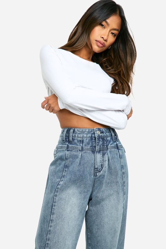 Jeans are the genius wear-with-anything wardrobe itemSkinny, straight, or slim, find your perfect jeans fit in the boohoo denim collection. Work the hot-right-now high waist in mom jeans and baggy boyfriend styles, and take your blues to the next level with punk badges and rock 'n' roll rips. Wear with a basic tee by day and add barely-there heeled sandals to take your denim from day to night.