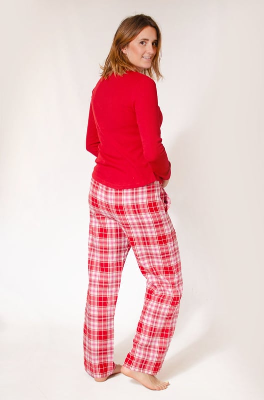 This cozy, cotton-blend pajama set includes a long-sleeved knit thermal, with a rounded hem, a crew neckline, and a Henley-style button placket. The matching bottoms are wide-leg flannel pants in choice of tartan or spotted, finished with handy side pockets, an elastic waistband. with adjustable drawcord. Packaged as a gift set - ideal Christmas present!

Fabric Bottoms: Soft Brushed 100% Cotton¬†¬†
Fabric Top: Waffle Texture Jersey - 60% Cotton, 40% Polyester

Long Sleeve Top
Bottoms straight leg with slant pocket
Sizing: As expected¬†