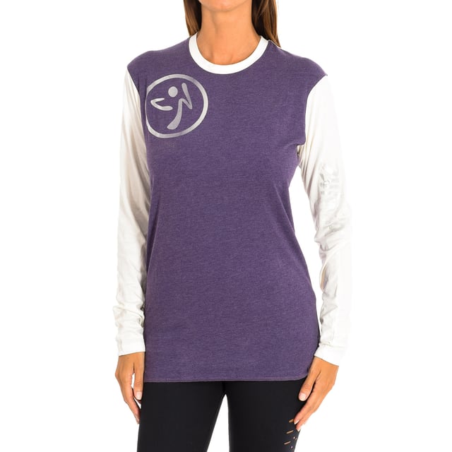 Sudadera deportiva manga larga Zumba. 
Color Azul
Diseñada para climas más frescos.
Cuello redondo.
Gráfico frontal y en la espalda con motivos de la marca.
Tejido suave que proporciona comodidad durante todo el día.
Costuras vistas a tono.

Composición:  48% Algodón, 48% Poliéster, 4% Elastano.

-Utilizar lavadora a temperatura máxima 30º .
-Utilizar secadora.
-Utiliza Lejía.
-Plancha  a temperatura máxima 110º.