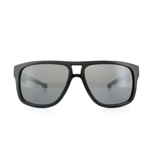 Lacoste Sunglasses L817S 001 Black Grey Gradient have a strong squared off shape on this durable chunky frame which features the Lacoste logo and the famous croc emblem on the temples.