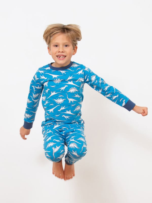 95% organic cotton 5% elastane | Proud to be certified by Control Union to the Global Organic Textile Standard (GOTS) | Dino fan all-over print | Single jersey with a little bit of stretch | Two-piece set | Slim fit | Long sleeved | Elasticated waistband | Round neck with popper shoulder opening (up to and including size 3y) | Ribbed cuffs | Made in Turkey | Machine washable at 40 degrees, or at 30 degrees to be kinder to the planet