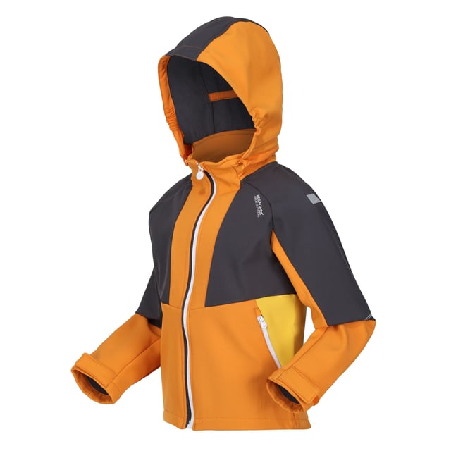 Materiaal: 96% polyester, 4% elastaan. Stof: Softshell, rekbaar. Ontwerp: Badge, contrast, logo. Stoftechnologie: Ademend, DWR-afwerking, waterdicht, weersbestendig, winddicht. 360-graden reflectie, interne ritsbeschermer, gedrukt naamlabel, reflecterende afwerking. Halslijn: Capuchon. Mouwtype: Lange mouwen. Capuchonkenmerken: Afneembare capuchon, elastisch. Zakjes: 2 zijzakken, rits. Sluiting: Volledige rits. 10000g/m²/24 uur. Zoom: Verstelbaar, schokkoordzoom.