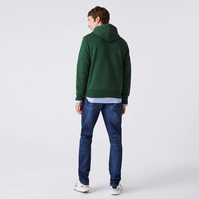 You don't have to compromise between style, comfort and durability. Trendy, warm, lightweight: a must-have for your crocodile wardrobe. Classic fitJersey lined hoodKangaroo pocketEmbroidery of a crocodile on the chestRoughened organic cotton fleeceMain fabric: cotton (84%), polyester (16%) / Hood lining: cotton (100%) / Ribbed cuffs: Cotton (98%), elastane (2%) SH9623