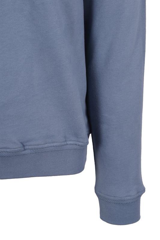 Belstaff Half Zip Knitwear Blue Flint
All cotton half zip sweat made from a loop back jersey. Soft, comfortable and so easy to style as a go-to layering piece.

100% Cotton
Half Zip
Branded patch to chest
Ribbed Trims
Style - 71130726