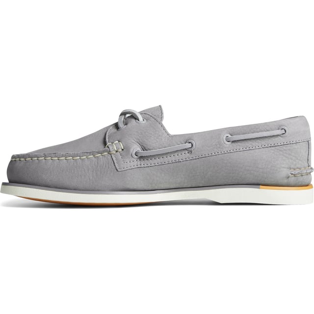 Life should be luxurious. So, should your shoes. Our Gold Cup Authentic Original 2-Eye Nubuck Boat Shoe is made from soft, premium materials like nubuck and lambskin and will elevate any outfit to gold status.