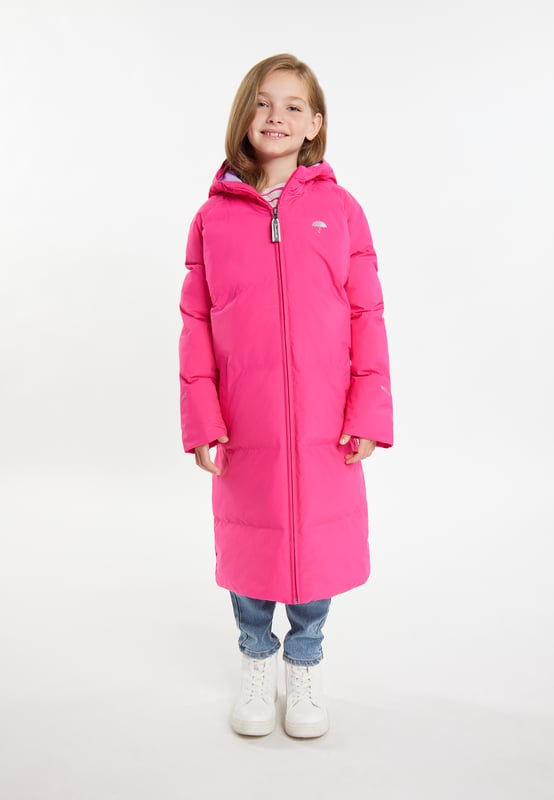 Mit diesem Schmuddelwedda Wintermantel erhalten Sie auch die Kleinen eine 100%ige Outdoor-Performance. Das synthetische Füllmaterial sorgt für eine ideale Isolierung und da die Kammern ohne Nähte verarbeitet sind, dringt keine Nässe ein. Auch sonst ist die Jacke gegen Regen und Schnee gut gewappnet, denn das Material ist wasser- und winddicht. Und da bei Schmuddelwedda immer alles gut durchdacht wird, sind die Logo-Prints lichtreflektierend, was gerade in Herbst- und Winterzeiten von Vorteil ist.  Winterjacke