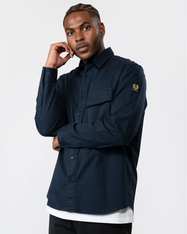 A go-to smart casual style, the Scale Shirt is crafted from a structured cotton twill and garment-dyed for a rich, saturated colour.Garment-dyed cotton twillLong sleeve shirtPoint collarAdjustable buttoned cuffCentre front button fasteningSignature tilted flap pocketBelstaff Phoenix patch on sleeve100% CottonProduct ref: 104537BLACK
 