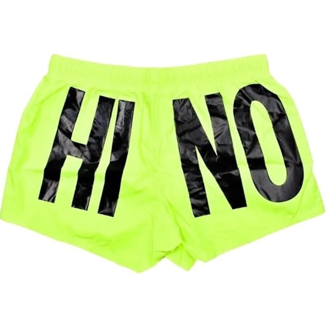 Moschino gele zwemshort, elastische tailleband, trekkoorden, logo all-over print, 100% polyester, gemaakt in China, groot merklogo rondom, merklogo, gele zwemkleding