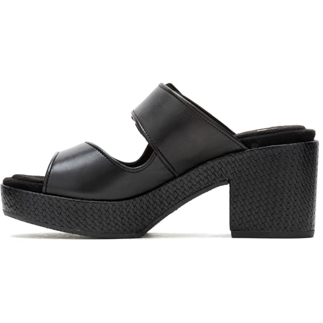 Stay comfy all day long in the Poppy Slide, with our Bounce footbed and soft microsuede lining you'll look great and stay comfy all summer long