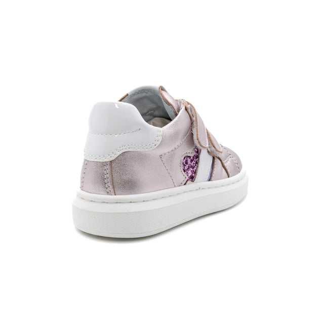 Spezifikationen: Sneakers aus Metallic-Leder mit glänzenden und glitzernden Einsätzen an der Seite. Obermaterial: Leder. Schnürung: Streifen. Sohlentyp: Leicht erhöht an der Ferse
