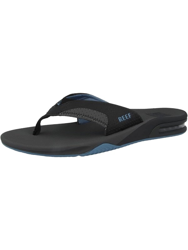 Die Reef Herren Zehentrenner Sandalen bieten nicht nur höchsten Tragekomfort, sondern auch praktische Features, die sie zum idealen Begleiter für den Sommer machen. Der integrierte Flaschenöffner im Fußbett ist perfekt für spontane Erfrischungen unterwegs, während das EVA-Fußbett für weichen, angenehmen Tragekomfort sorgt. Dank des 360-Grad-Fersenairbags genießen deine Füße eine zusätzliche Dämpfung, die für optimalen Halt und Komfort sorgt. Die Label-Details verleihen den Sandalen zudem eine stilvolle Note. Diese Sandalen sind die perfekte Wahl für entspannte Tage am Strand, am Pool oder in der Stadt - sie bieten die ideale Kombination aus Funktionalität und modischem Design.