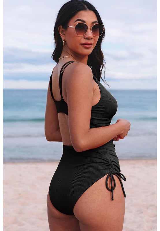 Adjustable straps for a customized fit
  Made of 90% Polyester and 10% Elastane
  Ribbed knit design for a stylish look
  Suitable for women
Material: 90% Polyester 10% Elastane