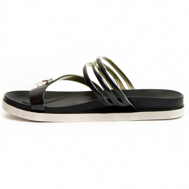Casual sandaal voor dames. Comfortabele pasvorm. Versterkte stiksels. Gemaakt met materialen van andere merken voor ons merk.