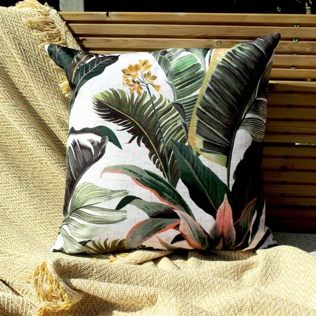 Add drama to your garden with a striking jungle themed cushion. This cushion captures a variety of tropical leaves and flowers in their bright and natural colours, which makes it a beautiful addition to any home.