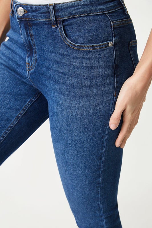 Destination denim. From classic straight leg and your favourite skinny's and jeggings to retro-inspired wide leg and tapered mom jeans, find your dream fit in our women's jeans collection. Whether you want to make a statement or looking to update your essentials, our edit of women's jeans has you covered for every mood and moment. Style: Petite Comfort Stretch Slim Jeans.  Ideal for: Daywear.  Fit: Slim.  Model wears size UK 10 and is 5' 3" tall.