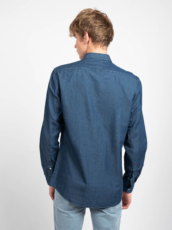 Eenvoudig ontwerp
Met kraagje
Geknoopt
Manchetten met knopen
Versierd met een subtiele print
Ronde onderkant
Gemaakt van hoogwaardig katoen