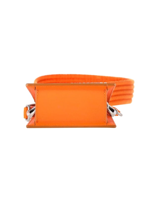 VINTAGE, RRP AS NEW
Add a pop of color to your ensemble with the Jacquemus Le Chiquito Mini Signature Top Handle Bag in a vibrant orange hue. This mini top-handle bag boasts a structured silhouette. The bag is finished with the brand's signature logo lettering, giving it an elegant touch. With a removable crossbody strap for versatility and a magnetic closure for security, this Jacquemus Le Chiquito Mini Signature Top Handle Bag is the perfect accessory to elevate your look.
Jacquemus Le Chiquito Mini Signature Top Handle Bag in Orange Leather
Condition: Excellent
Sign of wear: No
Material: Leather
Color: Orange
Dimensions:  
Length: 130 mm
Width: 70 mm
Height: 95 mm
SKU: 358559 / NAPBKGBBA337801W  
Size: One Size
