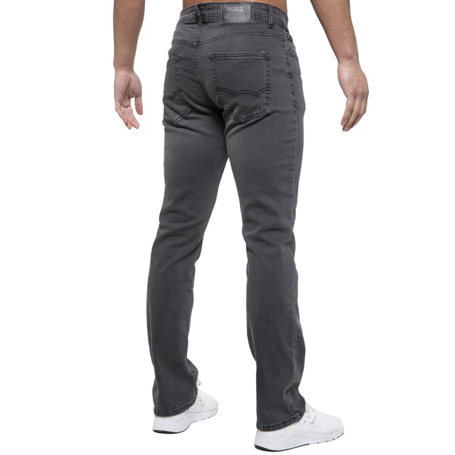 Enzo Designer Straight Leg Stretch Denim Jeans för herrar. Med 5 fickor, knappgylf och märkesknappar och nitar. Avslutad med en midjemärkning i PU-läder. (EZ359)