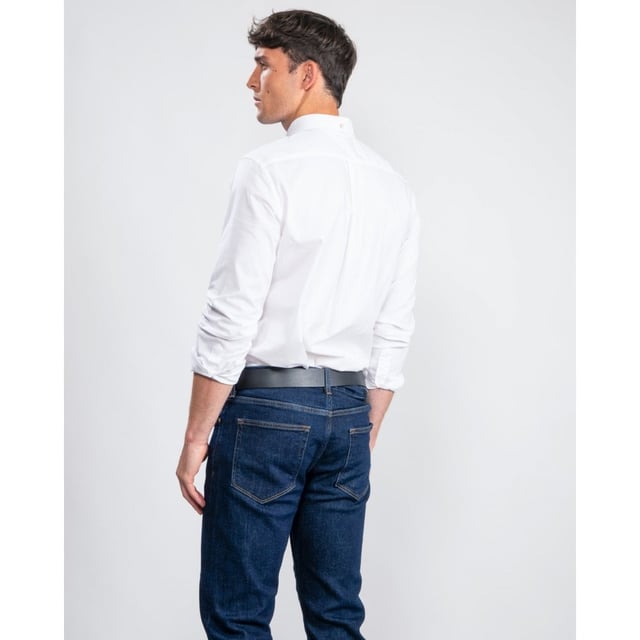 Mens Broadcloth Shirt in White.- The bestselling cotton broadcloth shirt. This regular fit shirt features our signature button-down collar  the locker loop and boxpleat at the back  and a classic shield logo embroidered at the chest.- Cotton 100%