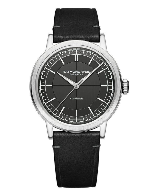 Dit Raymond Weil Heren horloge beschikt over een Automatisch binnenwerk. De kast (39.5 mm mm) is vervaardigd uit RVS (Zilverkleurig) en heeft een Saffierglas. De band is Zwart Leer. Dit horloge uit de Raymond Weil Millesime reeks is een mooi en tijdloos geschenk. Verras jezelf of iemand anders met dit cadeau. Bovendien geniet u hierbij van 2 jaar garantie tegen alle fabricagefouten.