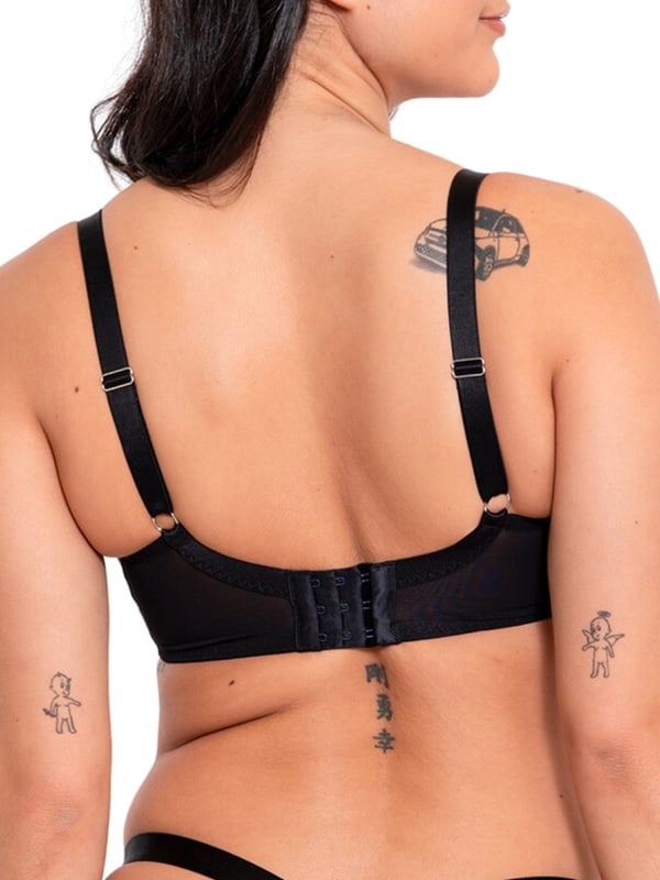 Curvy Kate Stand Out Plunge Bra. High apex plunge bra with a scooped neckline, inner sling for forward projection and floral embroidery. The product is recommended for hand wash only.