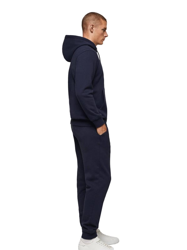 Der Kruze Mens Zip Up Hoodie ist ein hochwertiges Trainingsanzug-Set, das von Enzo entworfen wurde. Dieser Kapuzenpullover mit normaler Passform und Reißverschluss verfügt über Kängurutaschen und Bündchen an den Ärmeln, gepaart mit passenden Jogginghosen. Der elastische Bund und der verstellbare Kordelzug sind für ultimativen Komfort mit einem gebürsteten Innenfleece versehen. 52 % Baumwolle, 48 % Polyester. Erhältlich in den Farben Schwarz, Grau und Marineblau.