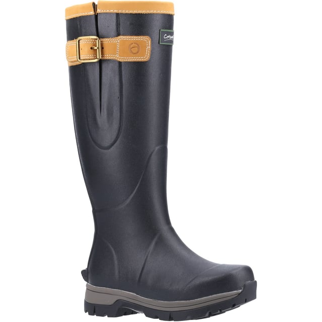 Premium rubber all-purpose wellington boot.  Stratus provides a durable outsole with reinforcements around the heel and toe, creating an overall reliable boot.