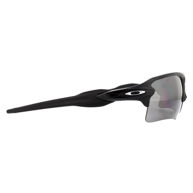 Oakley Zonnebril FLAK 2.0 XL OO9188-96 Mat Zwart PRIZM Zwart Gepolariseerd wordt van hun prestatieverzameling van Oakley genomen met een standaardformaatframe met een verbeterde lensdekking met een diepere lens op het semi-randloze frame dat nog meer grip krijgt dan vorige Incarnaties met de stengels en de neuskussens volledig bedekt met onopvallend dat meer met transpiratie grijpt. De PRIZM-weglens is speciaal ontworpen om uw mening te verbeteren, zodat u obstakels zoals rotsen en sleurt gemakkelijk kunt zien.