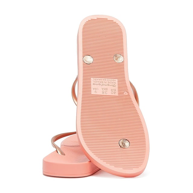 You just can't beat a classic. As comfortable as they are stylish, these essential flip flops from Ipanema are a cut above the rest. The anatomic footbed, offers extra arch support and a solid base layer. Complete with Ipanema beach promenade pattern embossed allover. - Made in Brazil - Made with Flexpand,100% recyclable and vegan-friendly