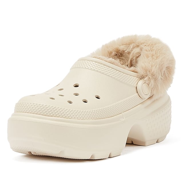 Experience unmatched comfort with these clogs, boasting excessively chunky soles that give you a 5.5cm / 2.1-inch heel height for added style. Their lightweight construction ensures all-day wearability, and the fully lined interior keeps your feet cosy. Plus, the fuzz-wrapped pivotable backstrap enhances both the look and feel of these exceptional clogs. Jibbitz™ holes makes it easy to personalise.