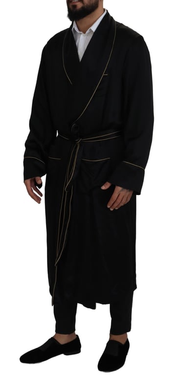 100% silk material for ultimate comfort and luxury
  Shawl lapels and belt for a classic dressing gown look
  Elegant black color adds sophistication
  Logo details showcase the brands iconic style
  Made in Italy for exceptional quality
Material: 100% Silk